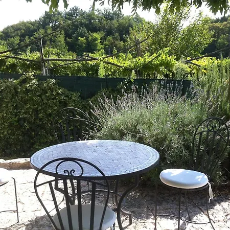 With Garden, Terrace And Barbecue Pastrengo
